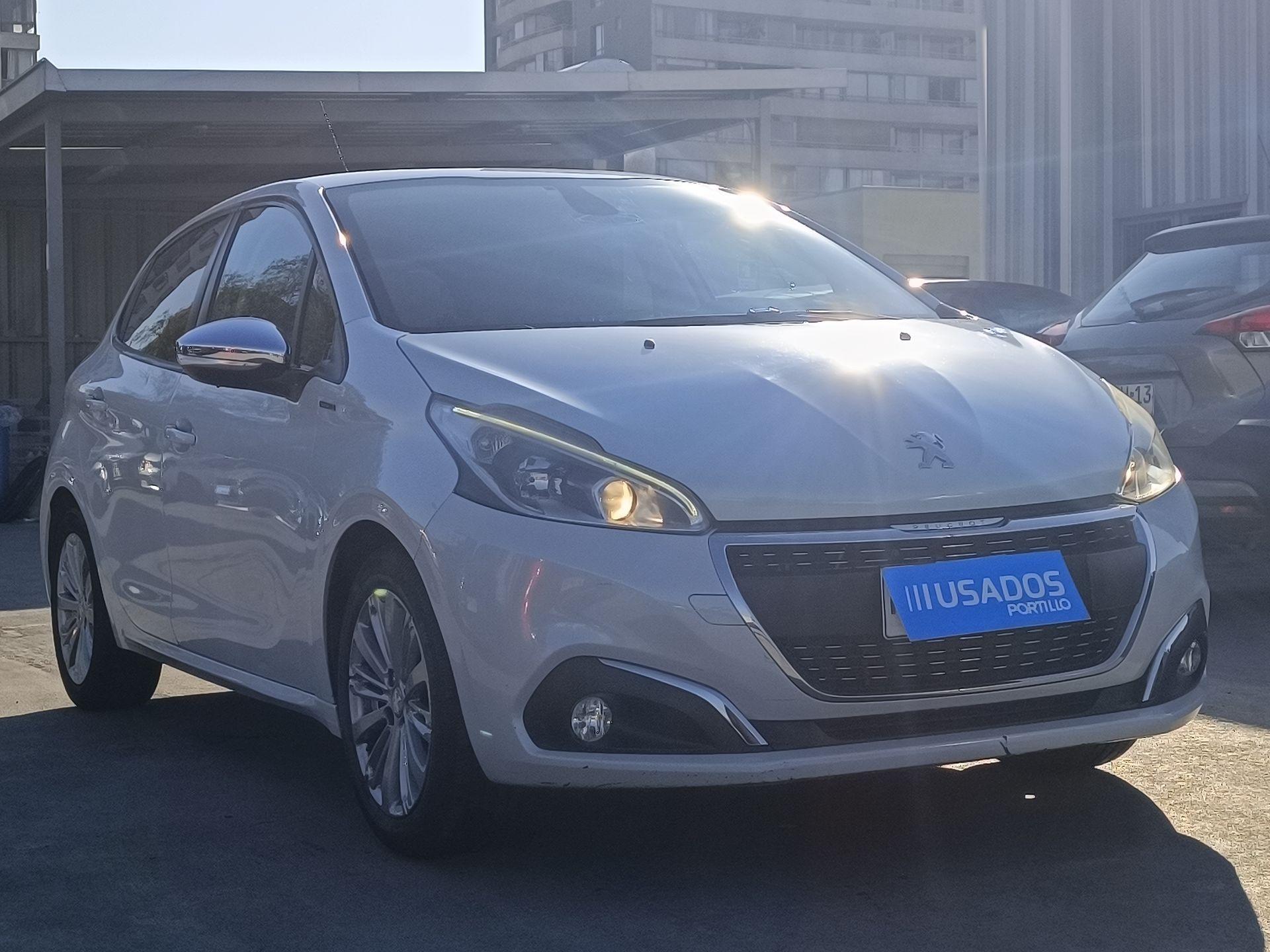 Automovil Peugeot 208