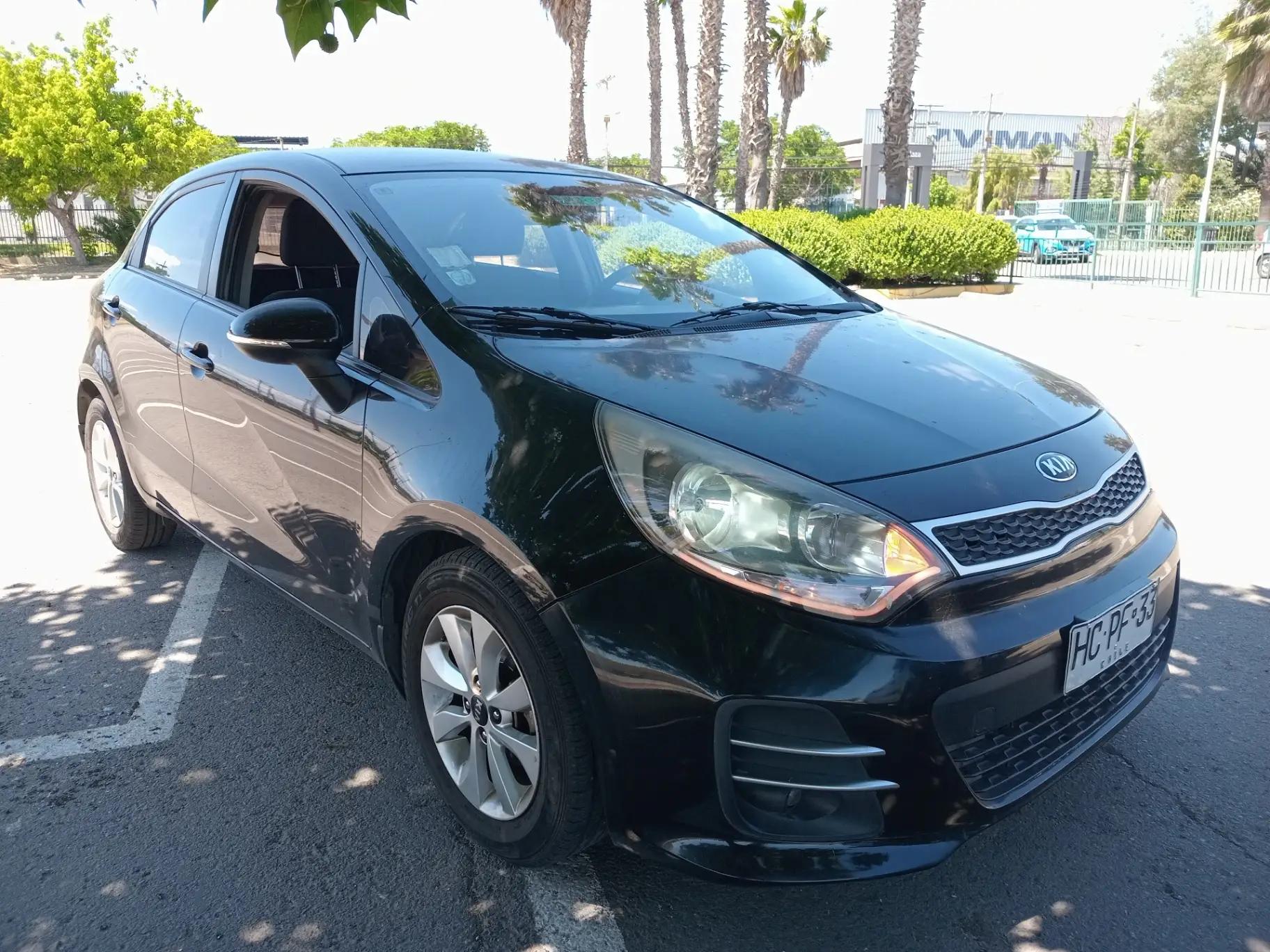 Automovil Kia Rio 5
