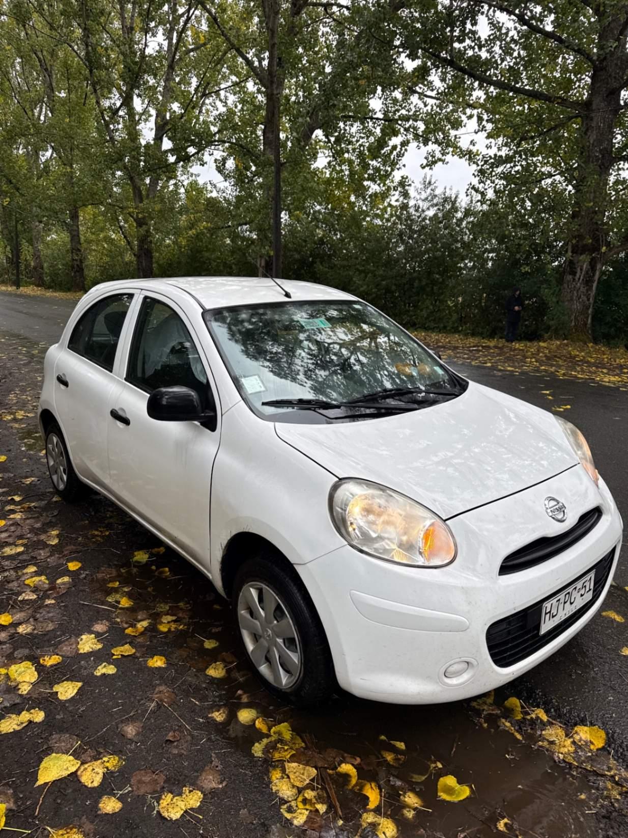 Automovil Nissan March