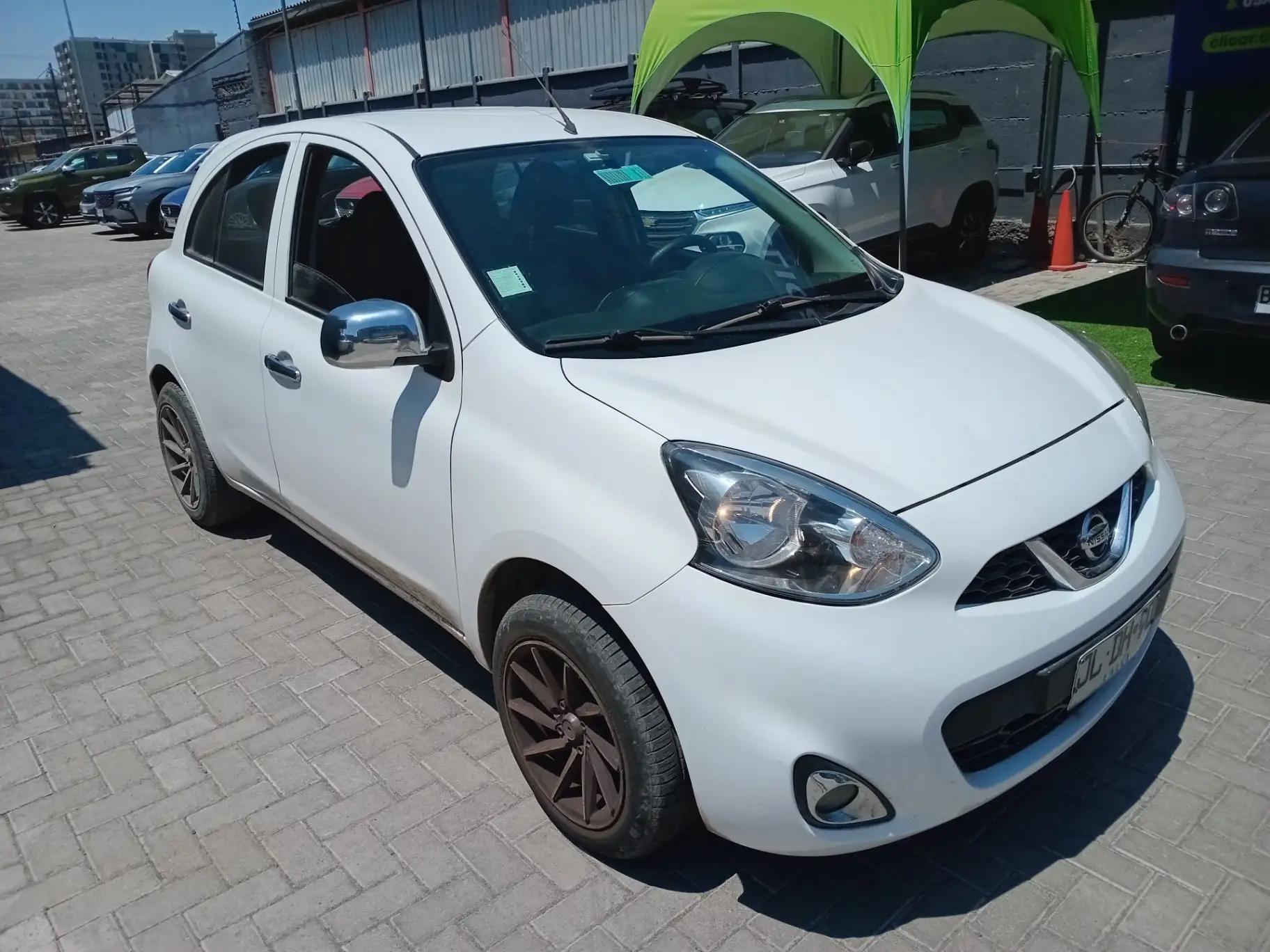 Automovil Nissan March