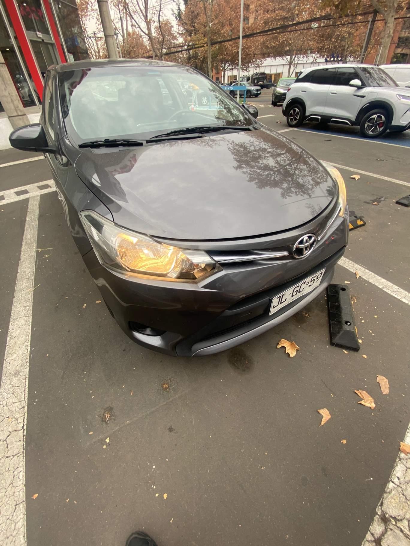 Automovil Toyota Yaris