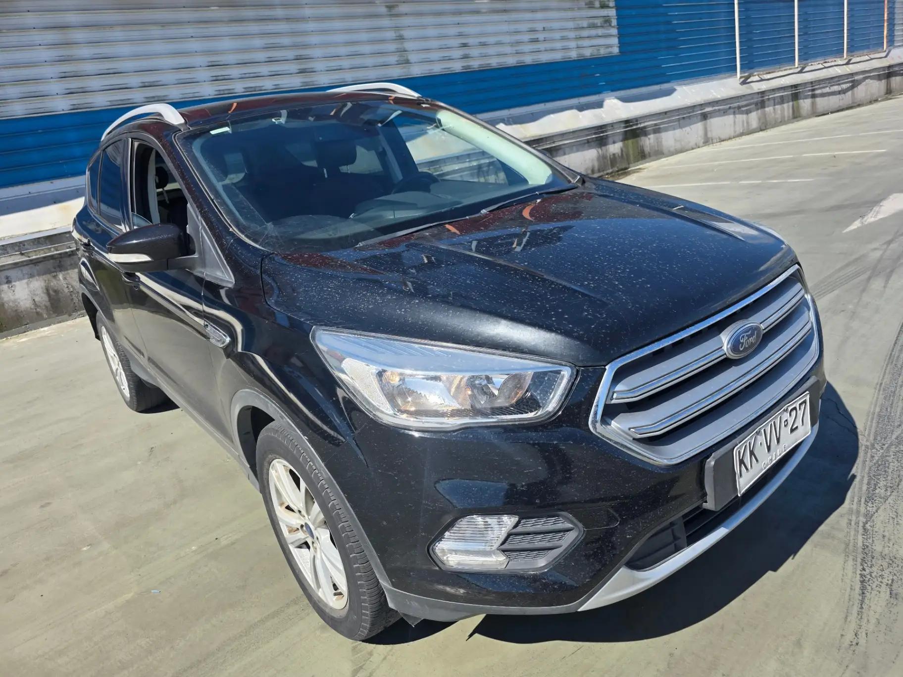 Station Wagon Ford Escape