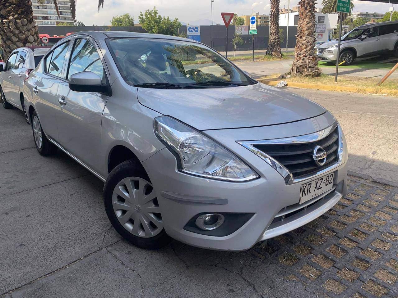 Sedan Nissan Versa