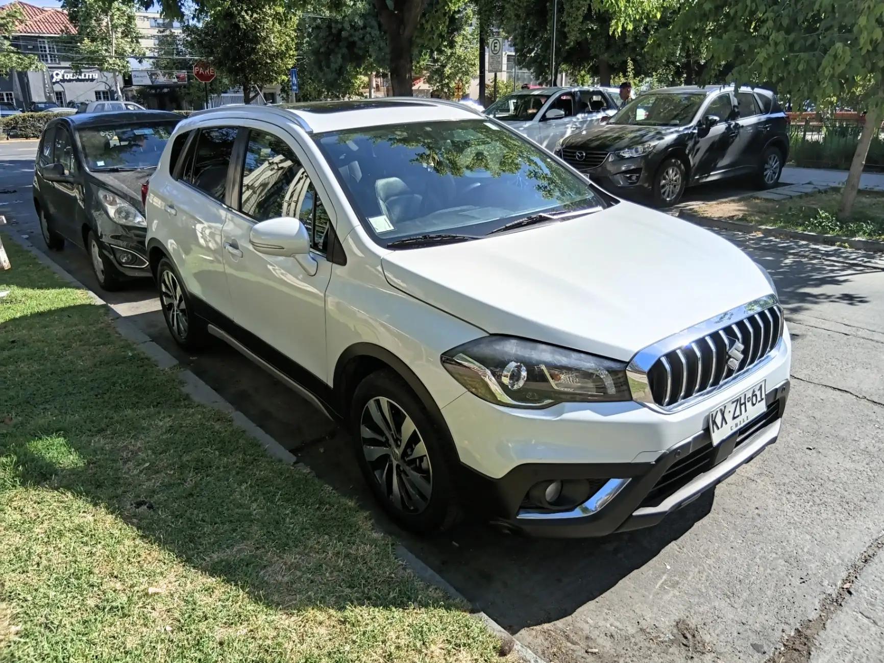 Station Wagon Suzuki S-cross