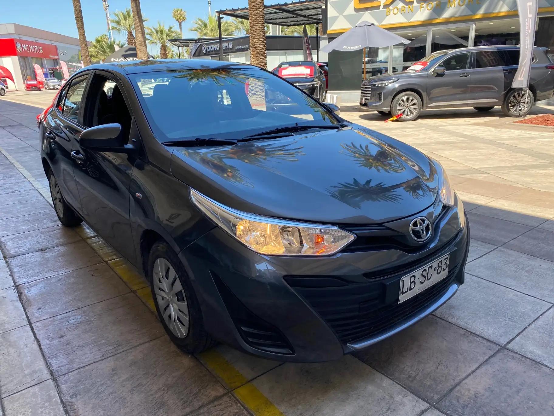 Automovil Toyota Yaris Sedan