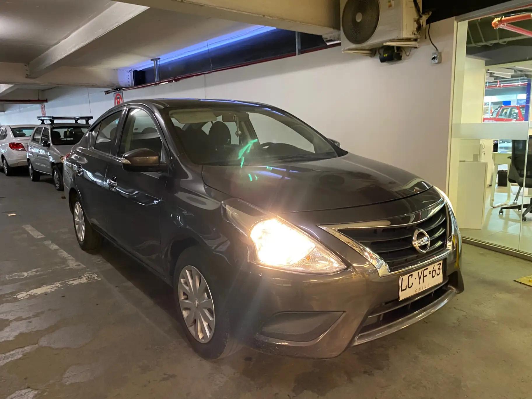 Automovil Nissan Versa
