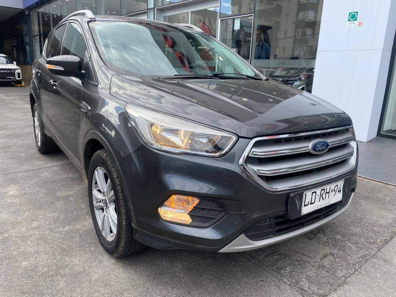 Station Wagon Ford Escape