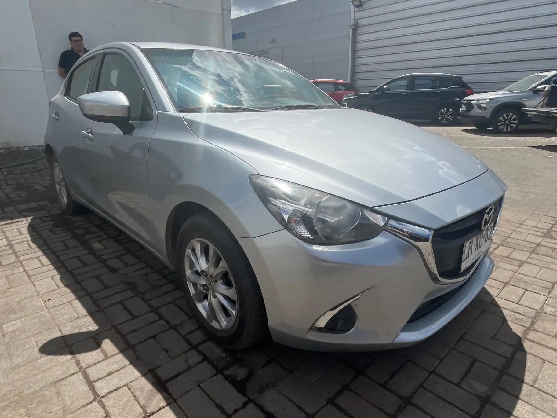 Automovil Mazda 2