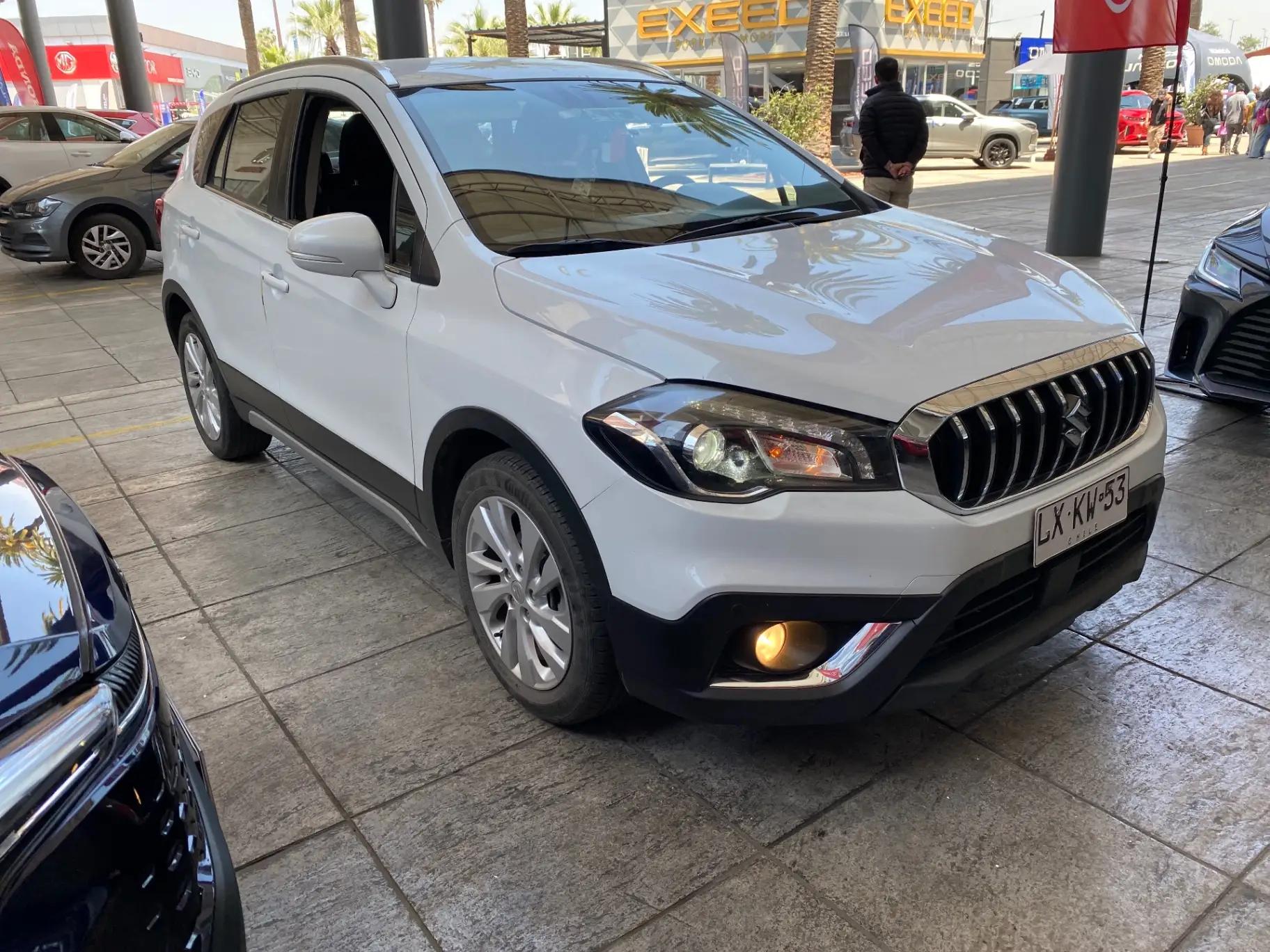Station Wagon Suzuki S-cross