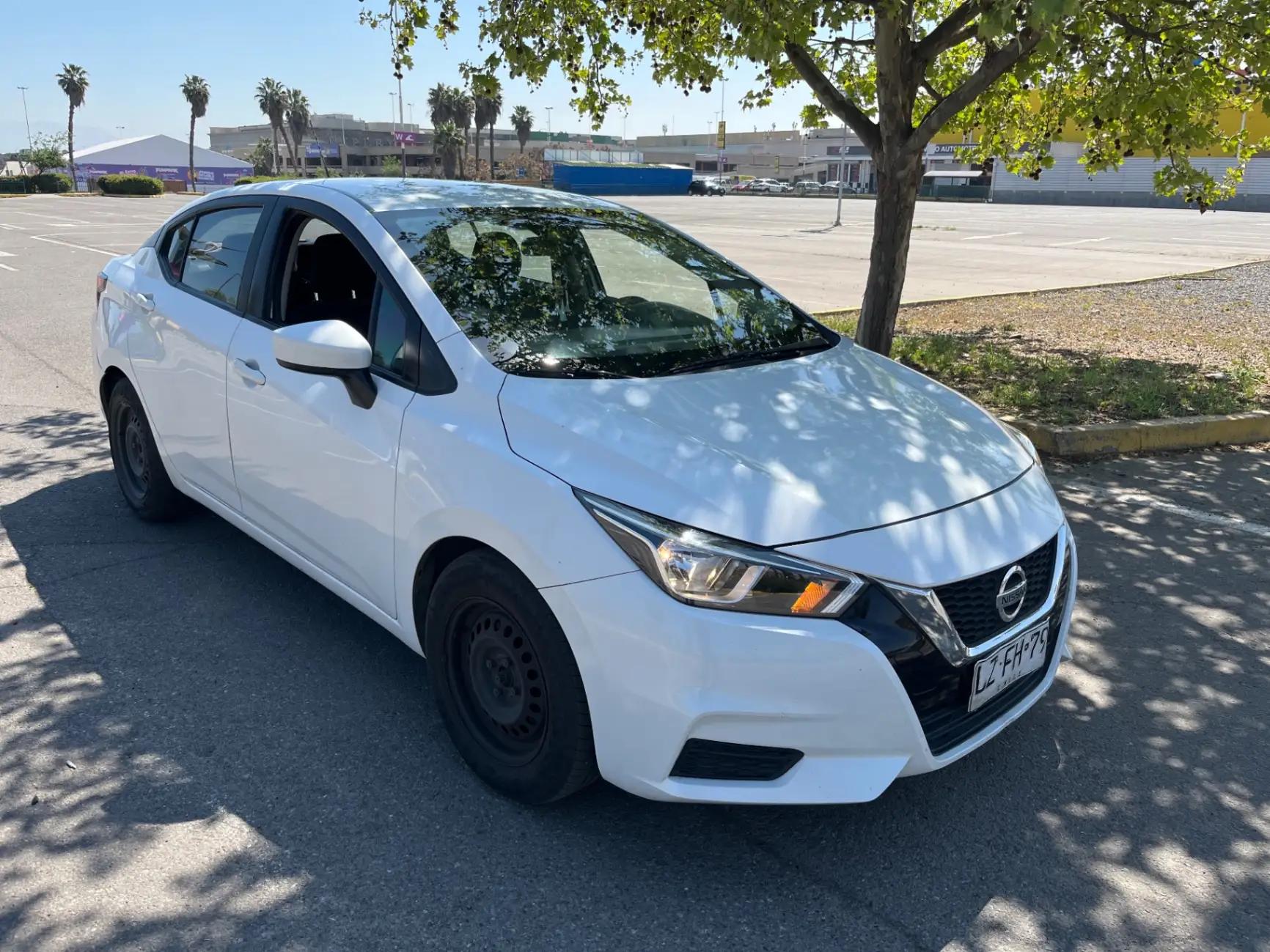 Automovil Nissan Versa