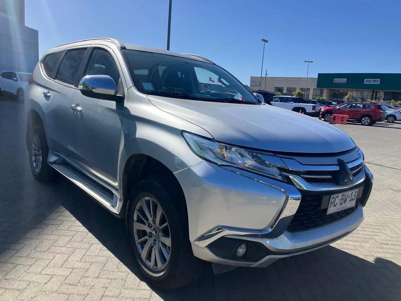 Station Wagon Mitsubishi Montero Sport