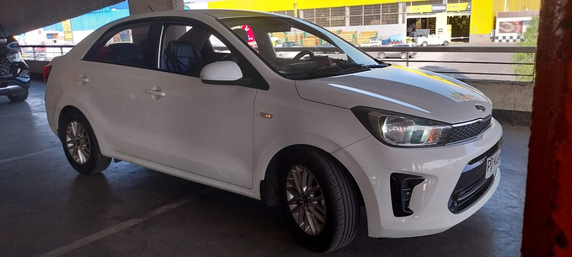 Automovil Kia Soluto