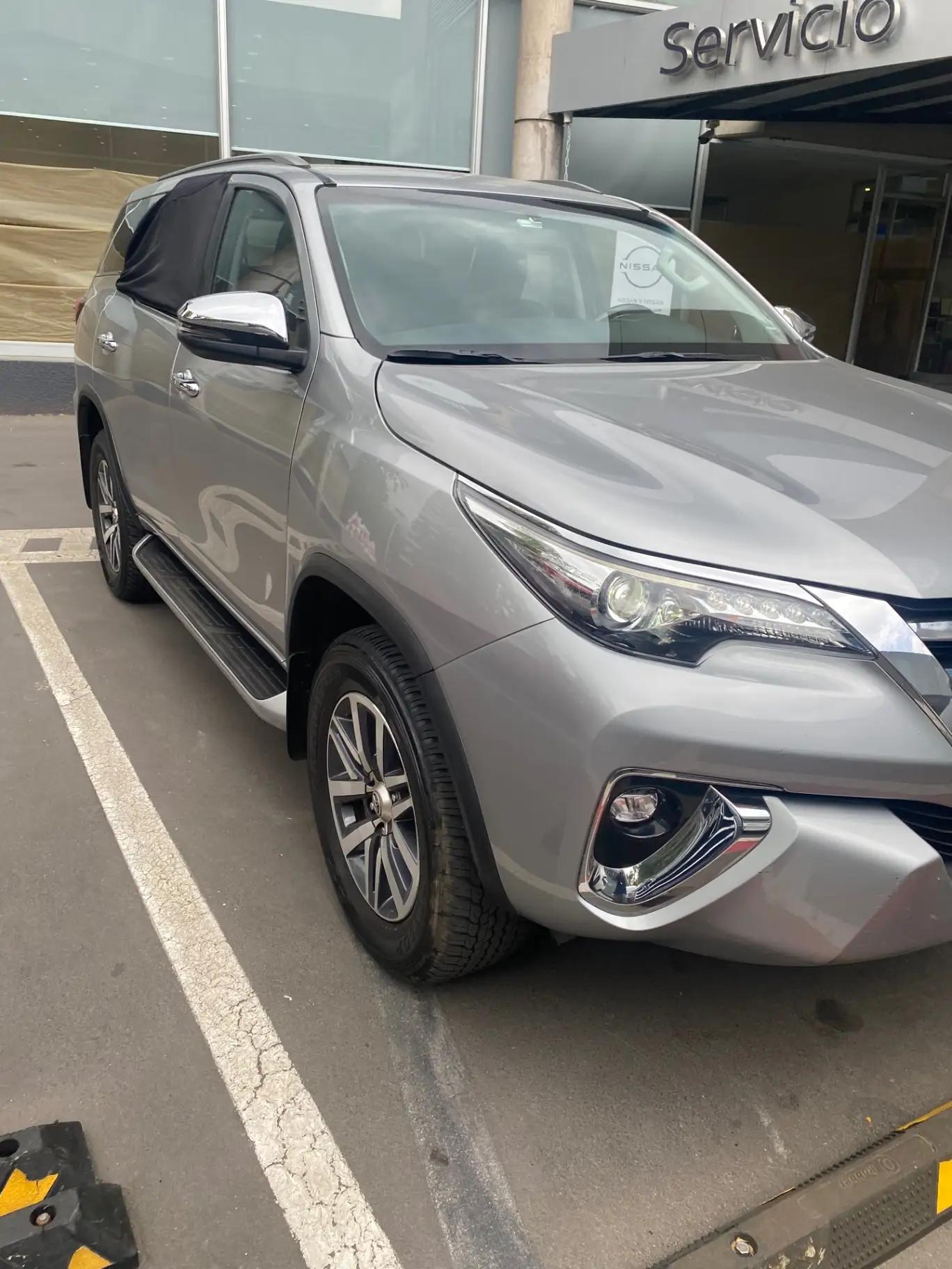 Station Wagon Toyota Fortunner