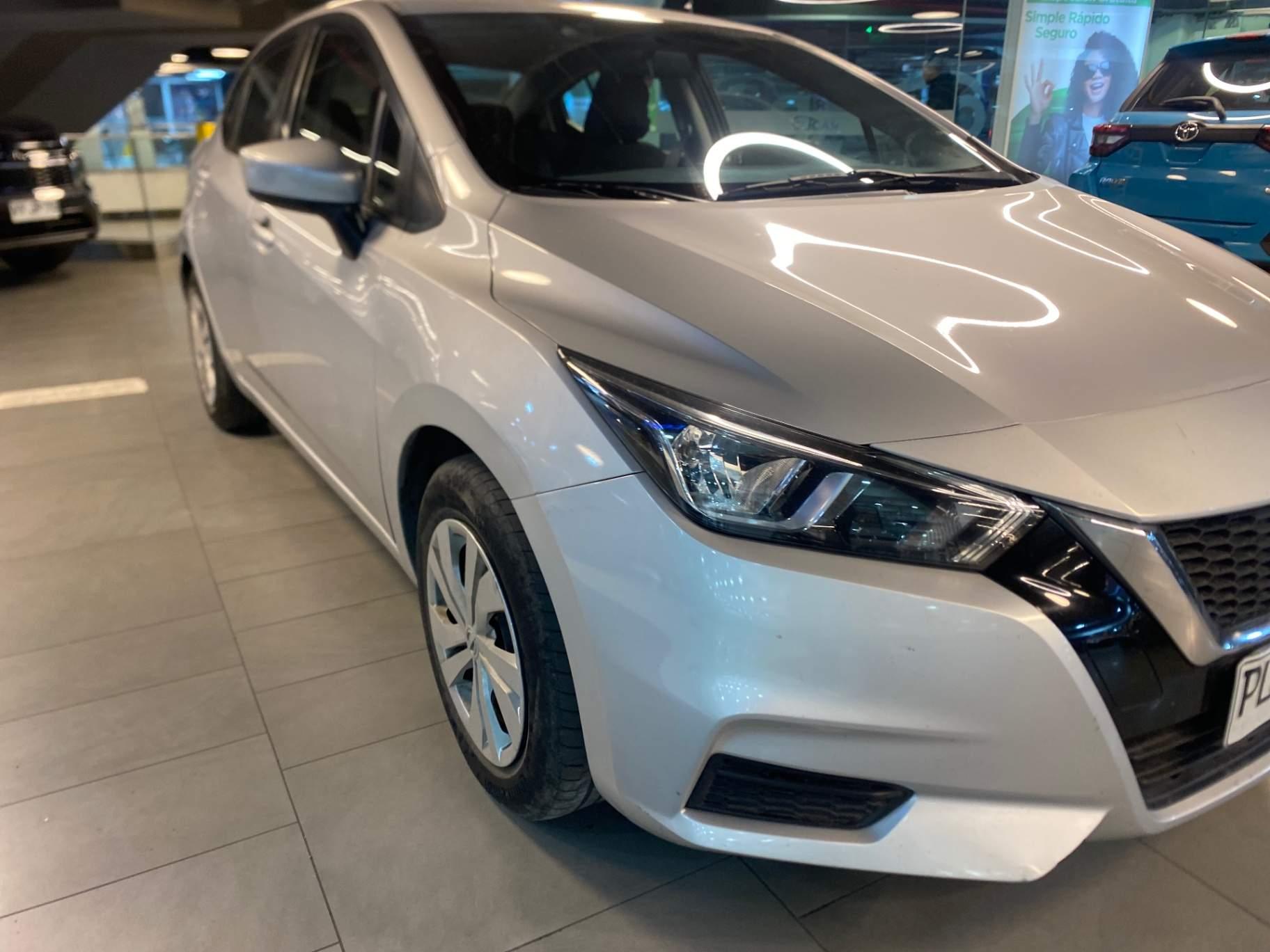 Automovil Nissan Versa