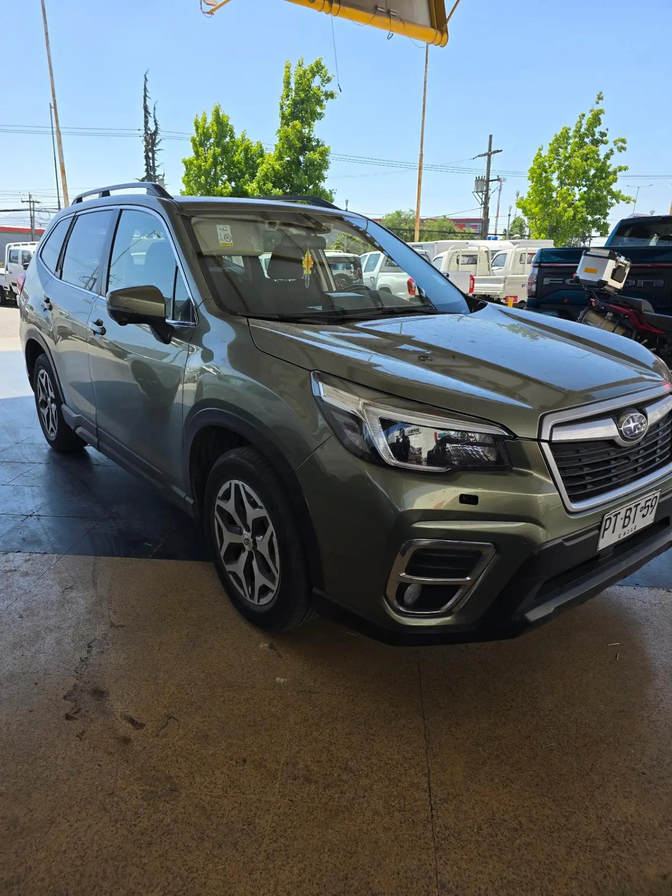 Station Wagon Subaru Forester