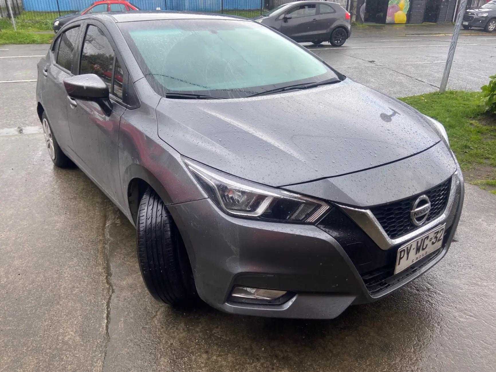 Automovil Nissan Versa