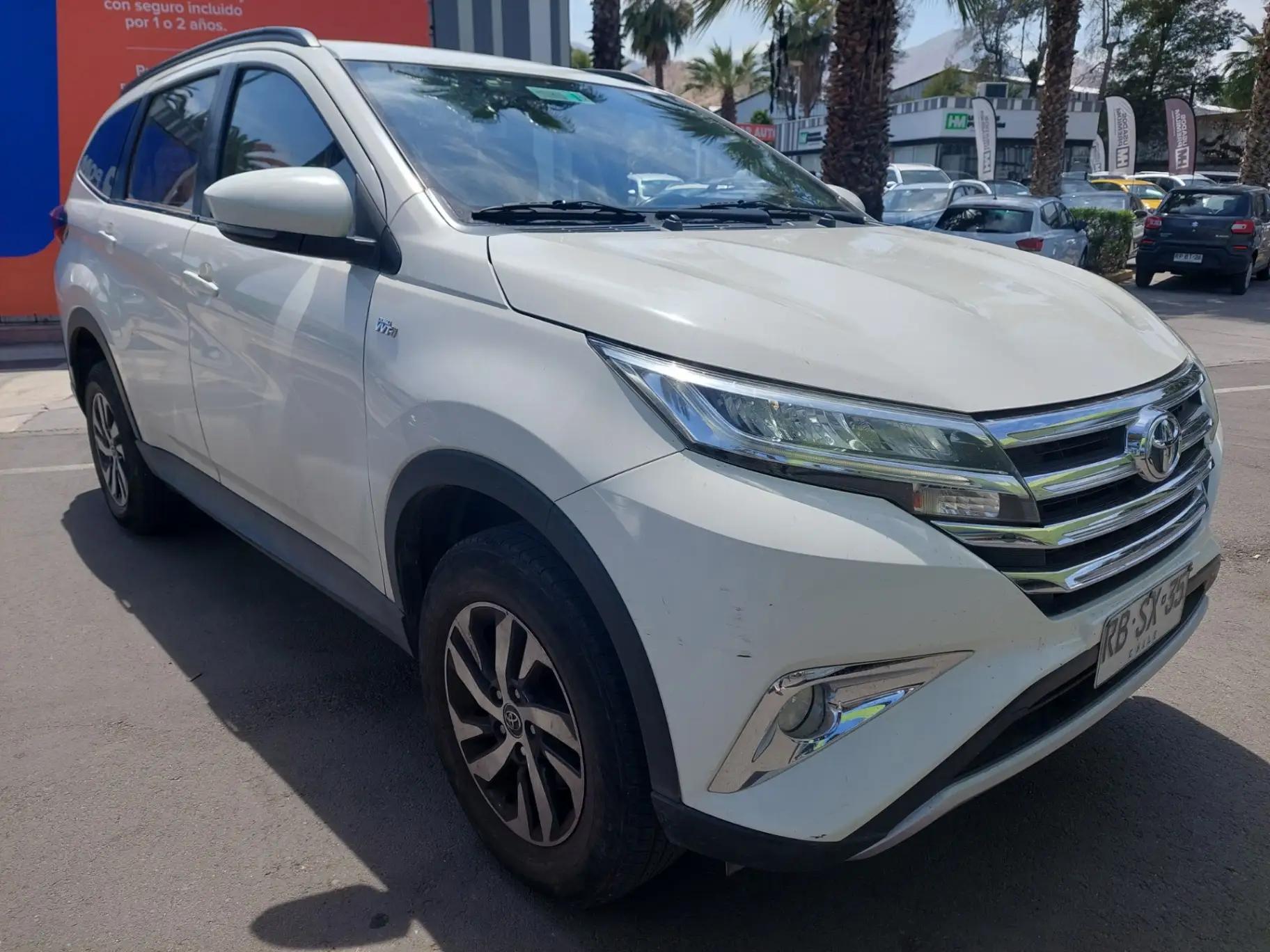 Station Wagon Toyota Rush