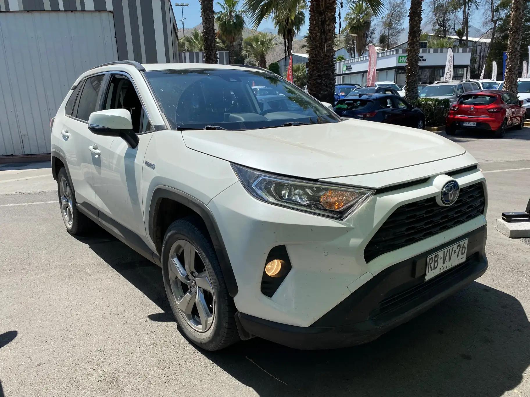 Station Wagon Toyota Rav 4