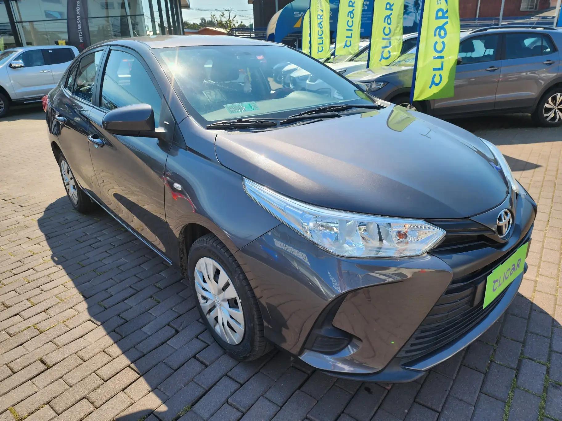 Sedan Toyota Yaris
