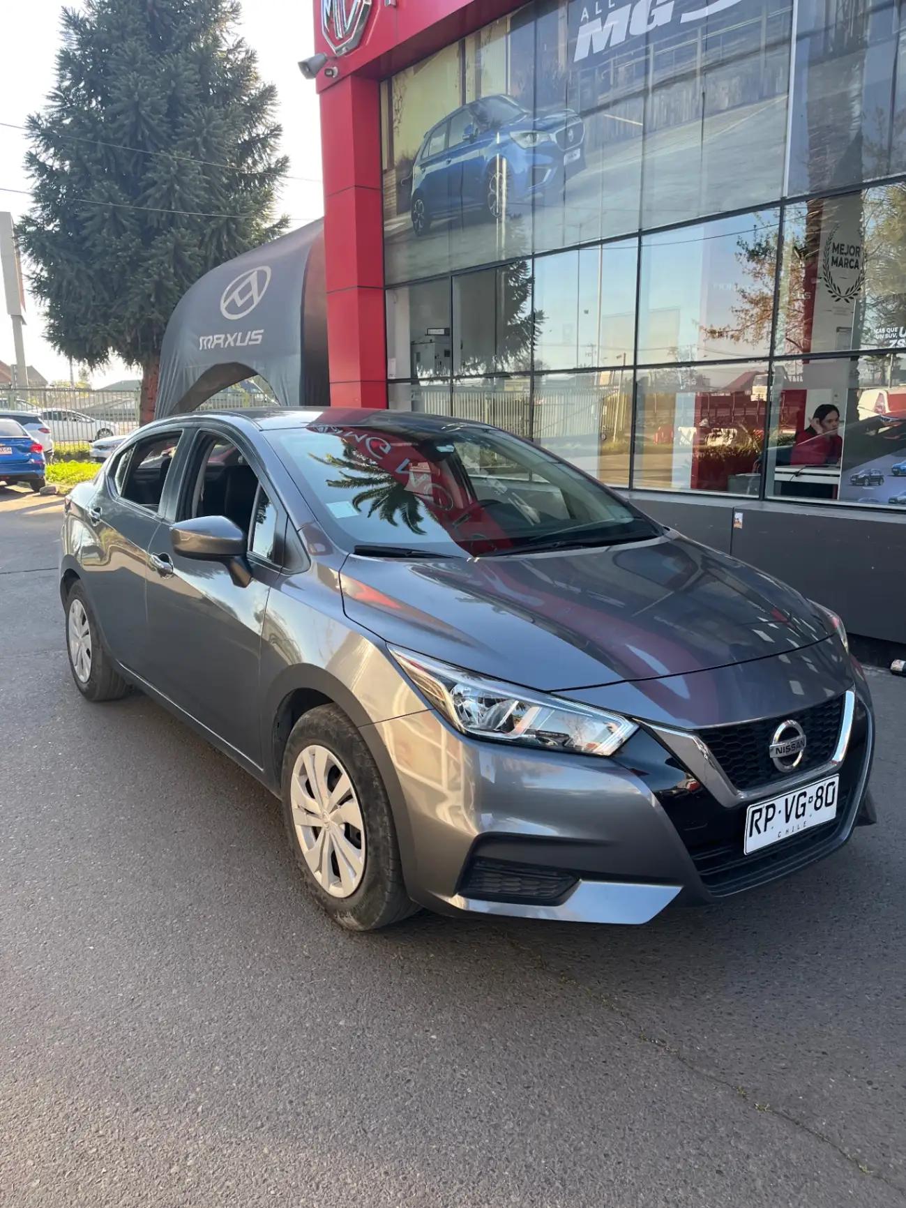 Automovil Nissan Versa