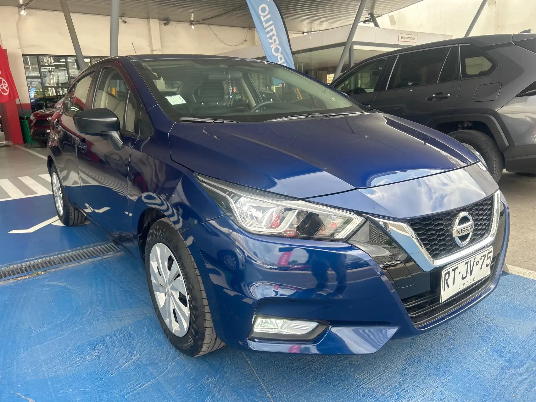 Automovil Nissan Versa