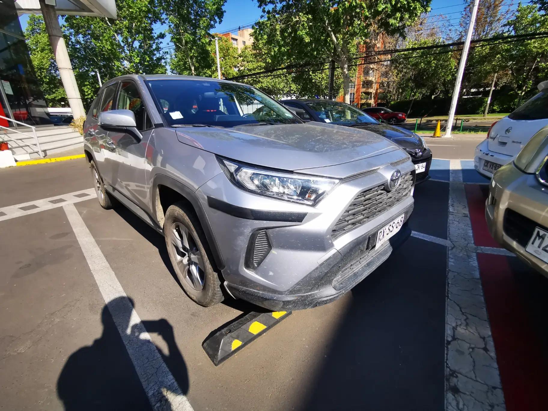 Station Wagon Toyota Rav 4