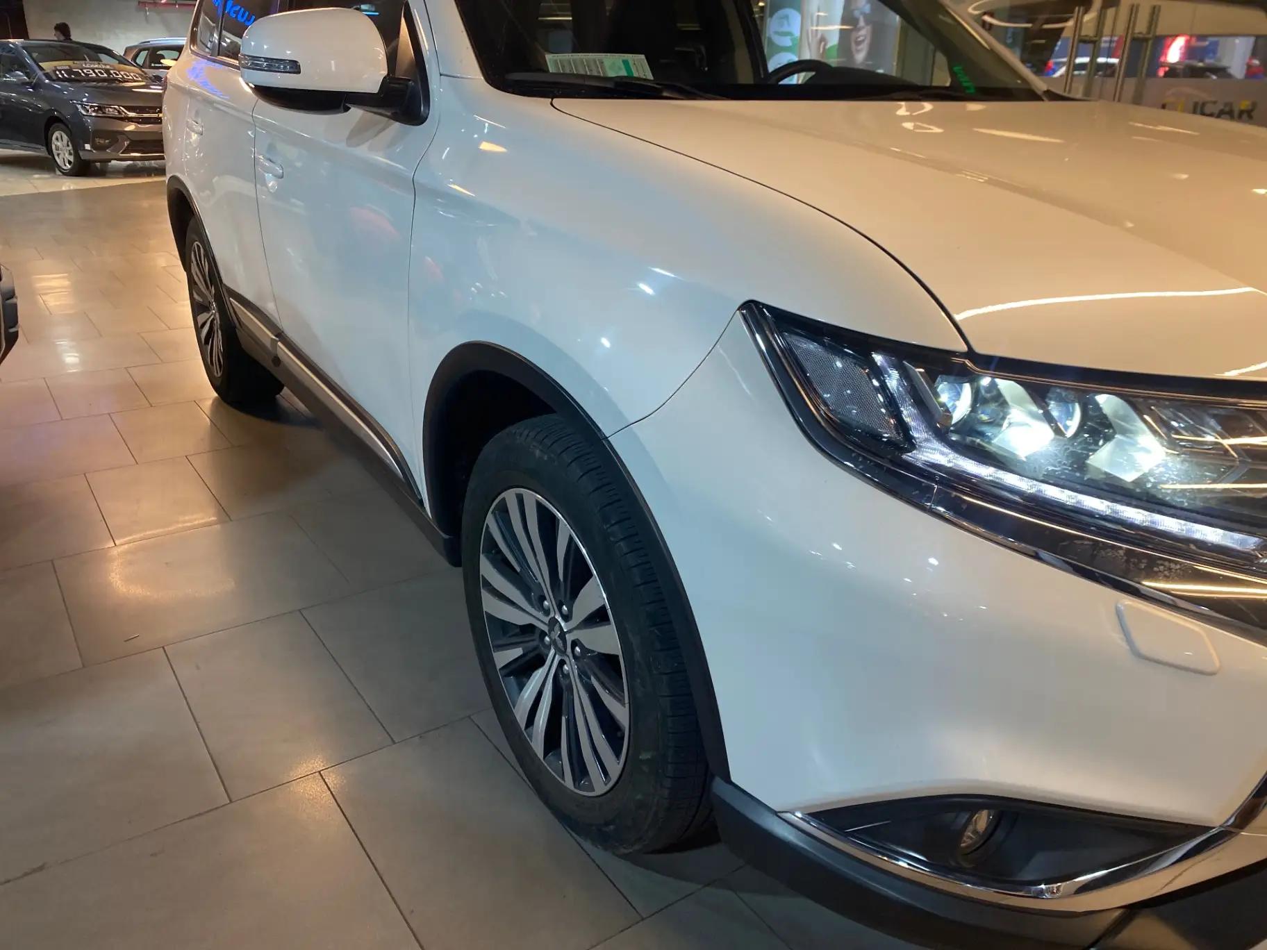 Station Wagon Mitsubishi Outlander
