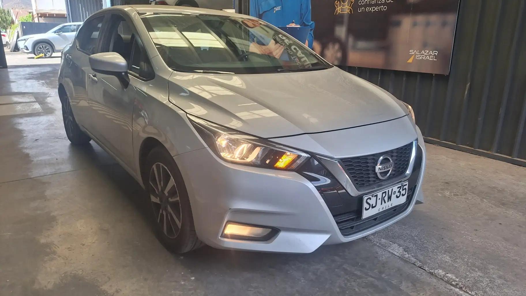 Automovil Nissan Versa