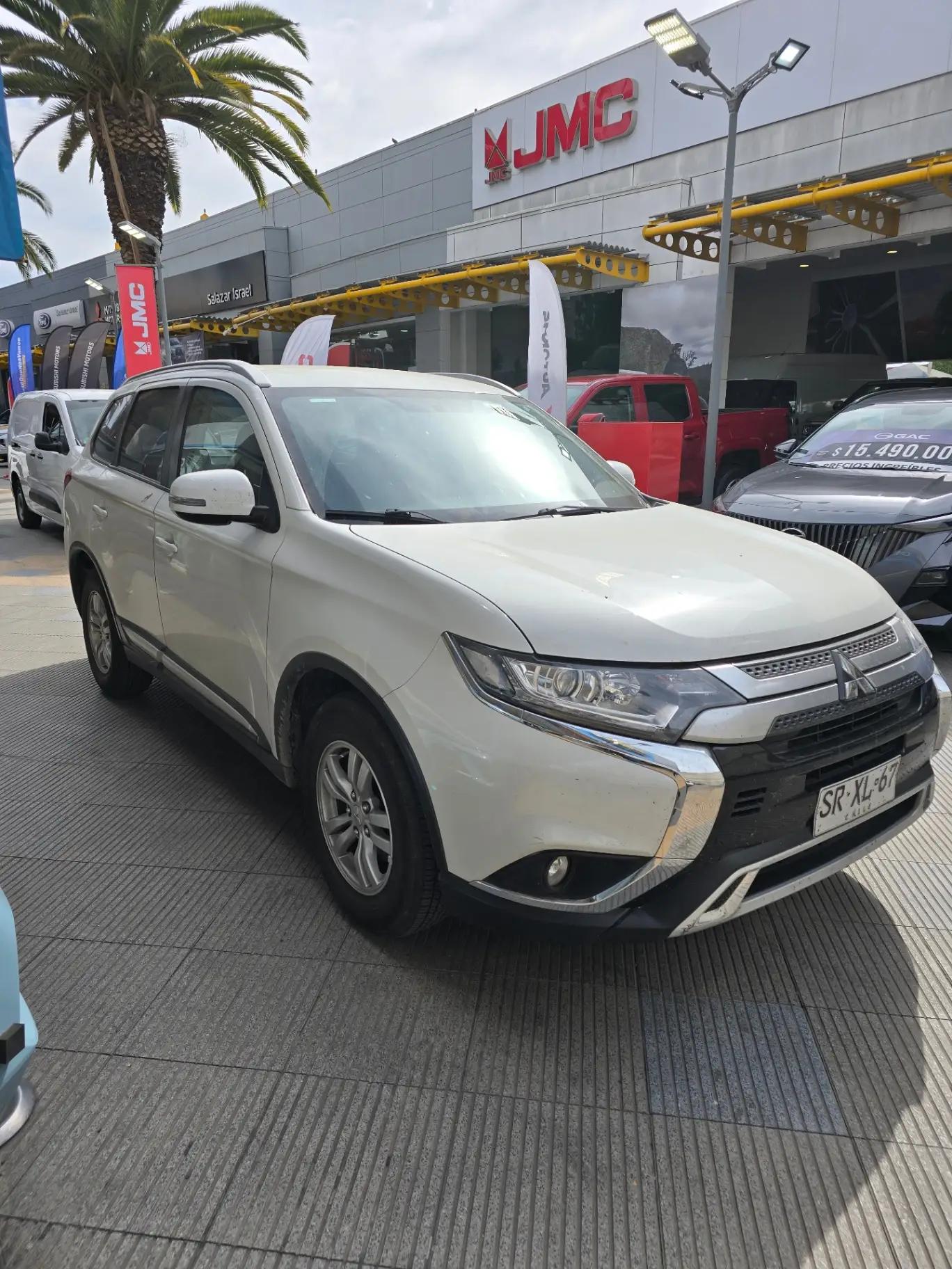 Station Wagon Mitsubishi Outlander