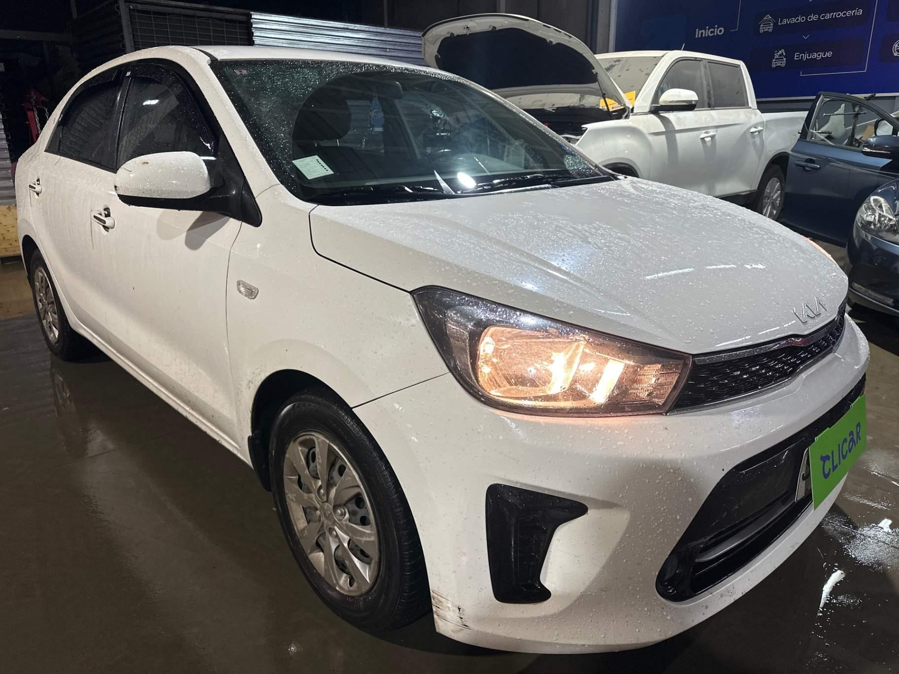 Automovil Kia Soluto