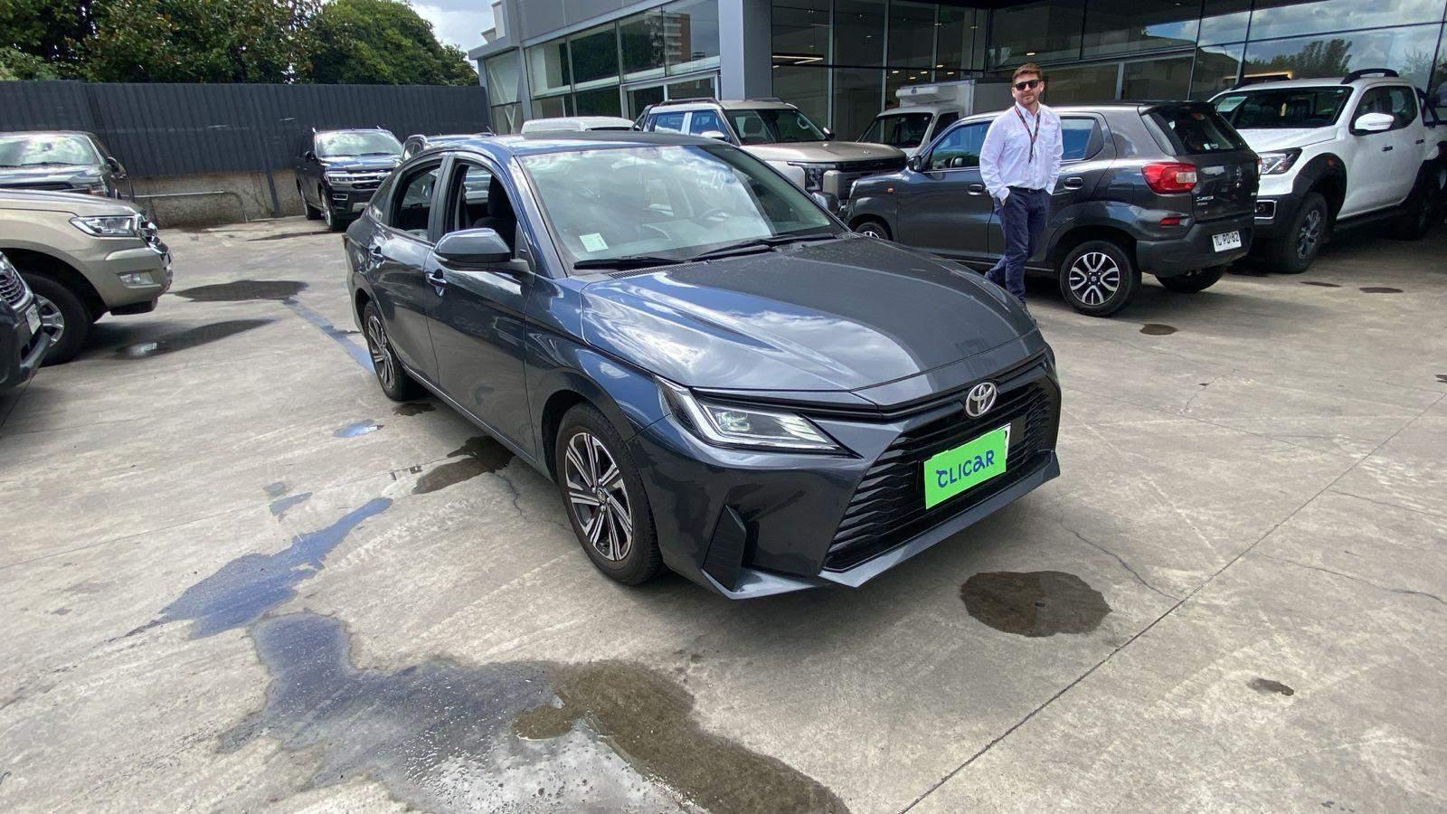 Automovil Toyota Yaris