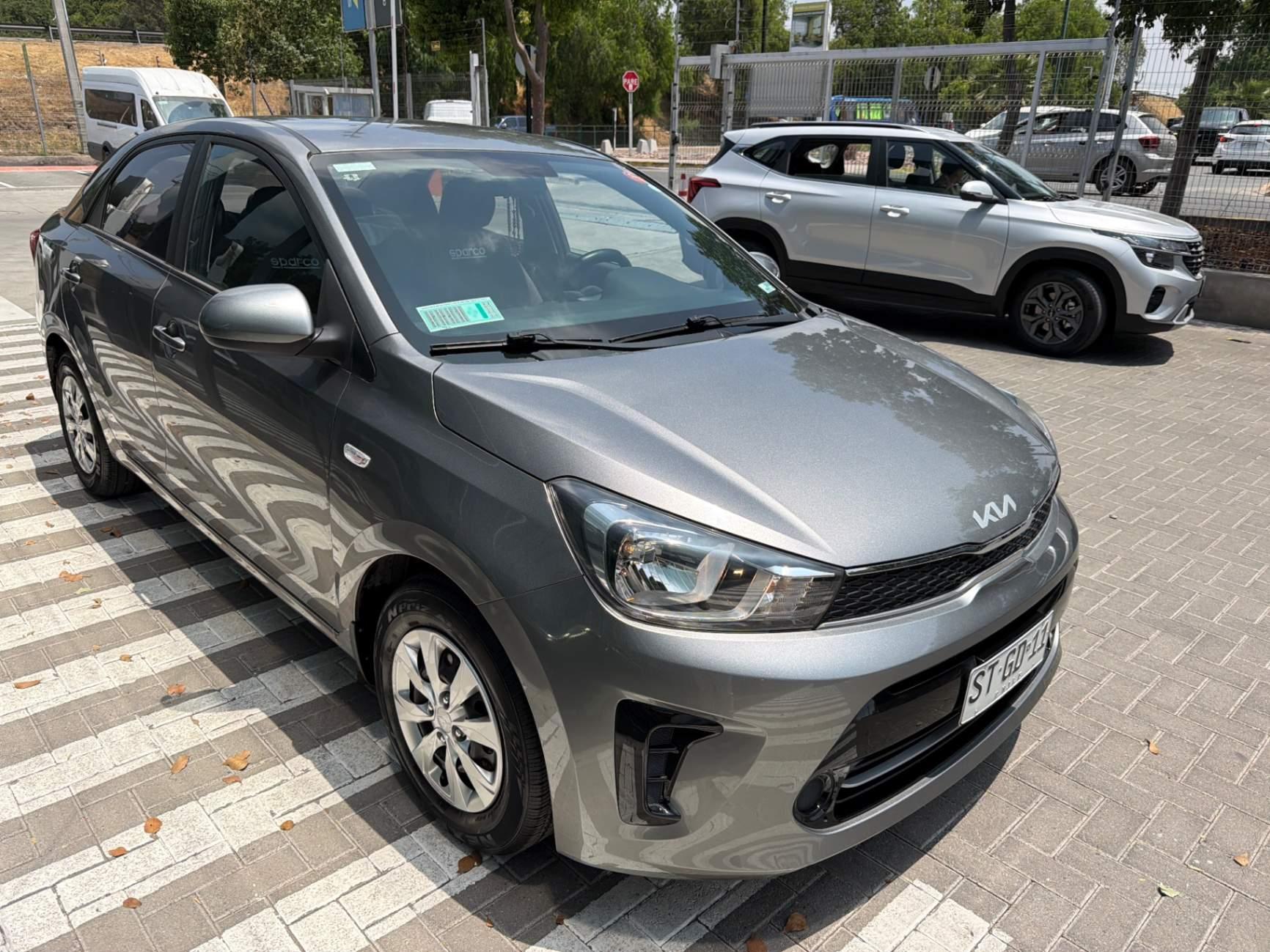 Automovil Kia Soluto
