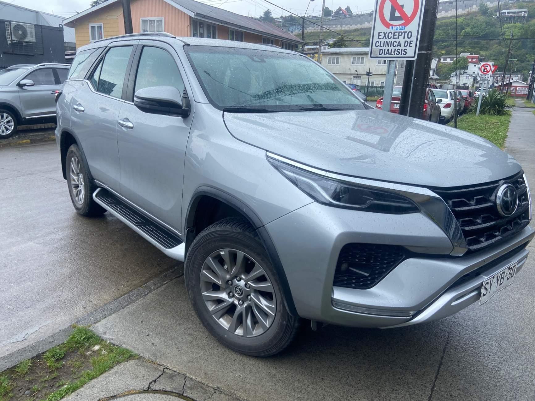 Station Wagon Toyota Fortunner