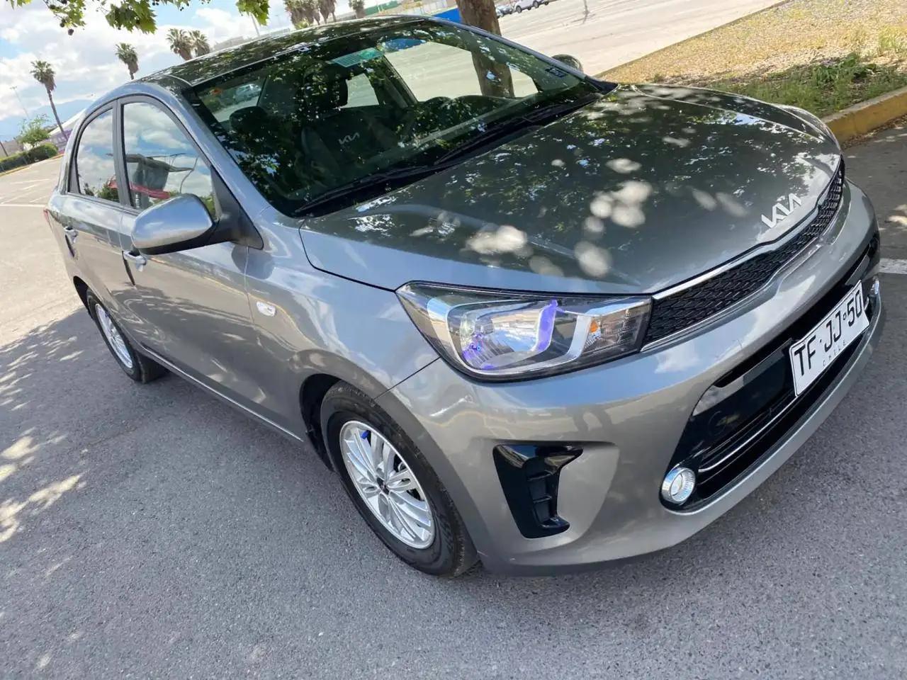 Automovil Kia Soluto