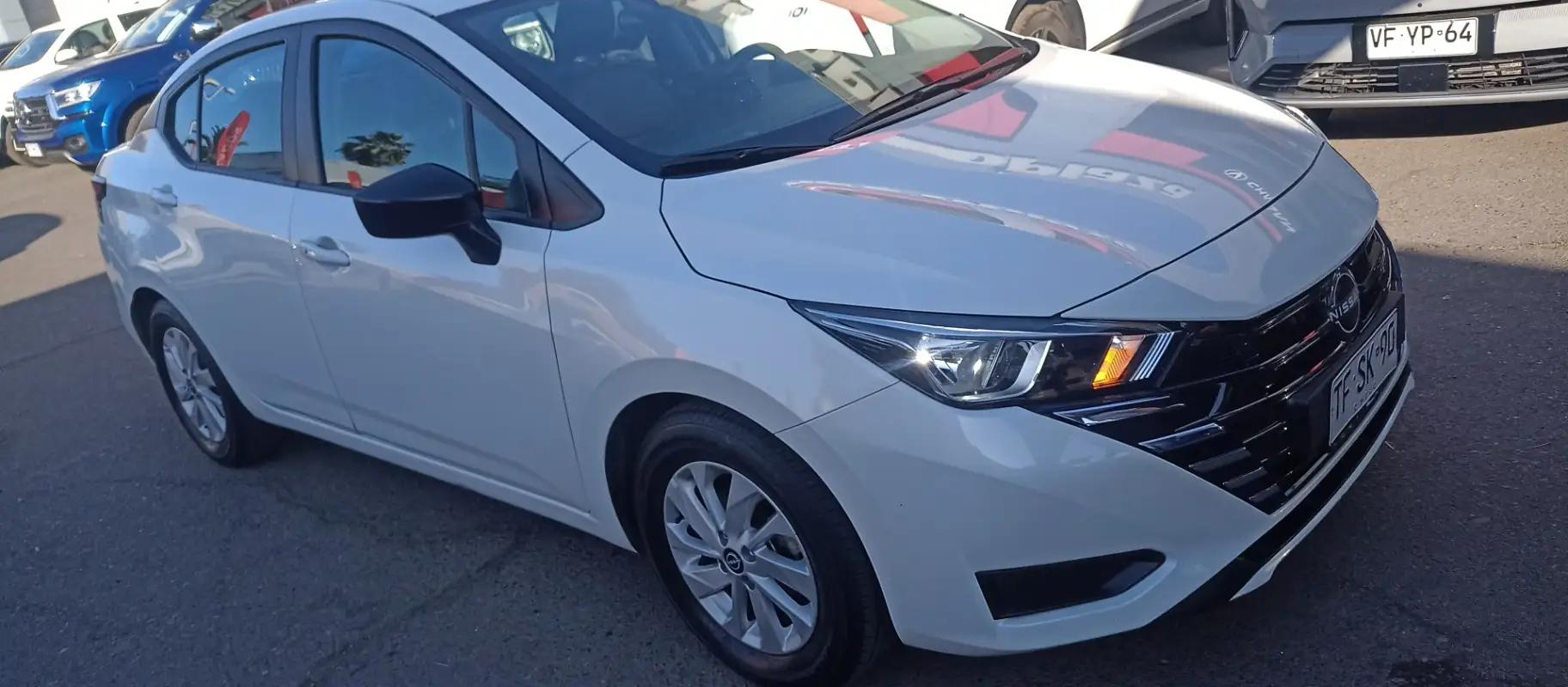 Automovil Nissan Versa