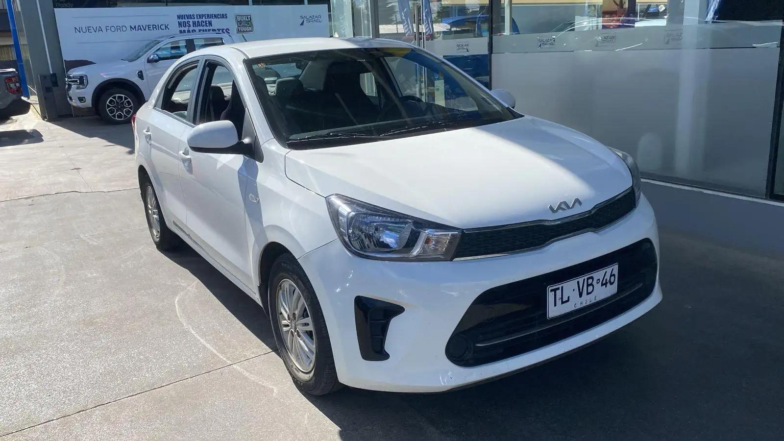 Automovil Kia Soluto