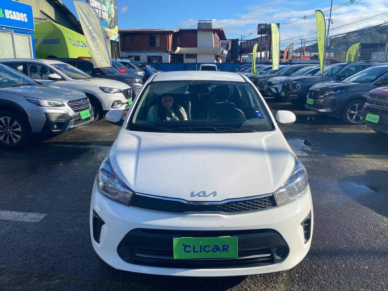 Automovil Kia Soluto