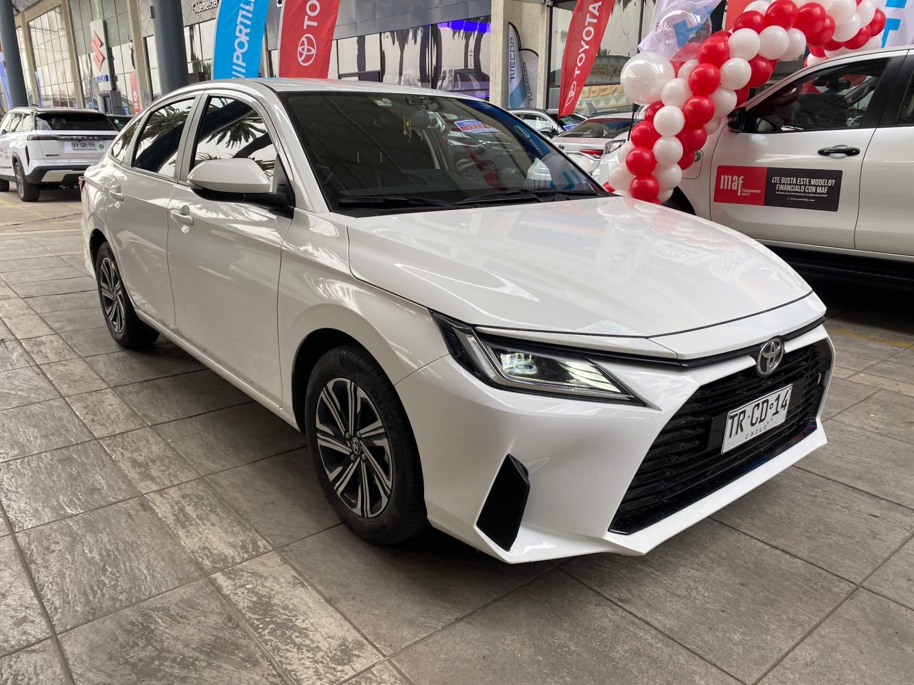 Sedan Toyota Yaris