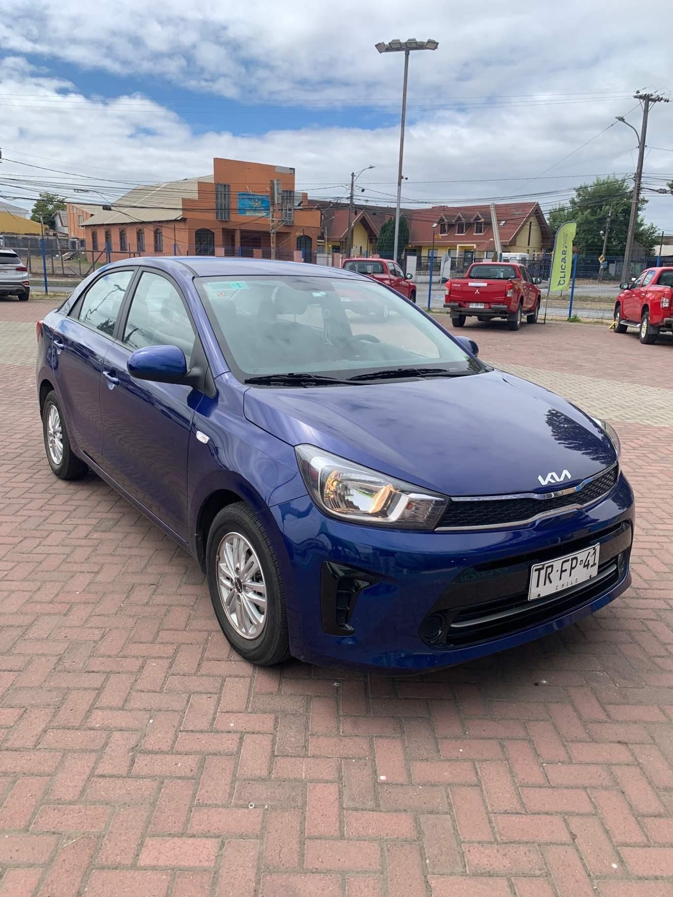 Automovil Kia Soluto