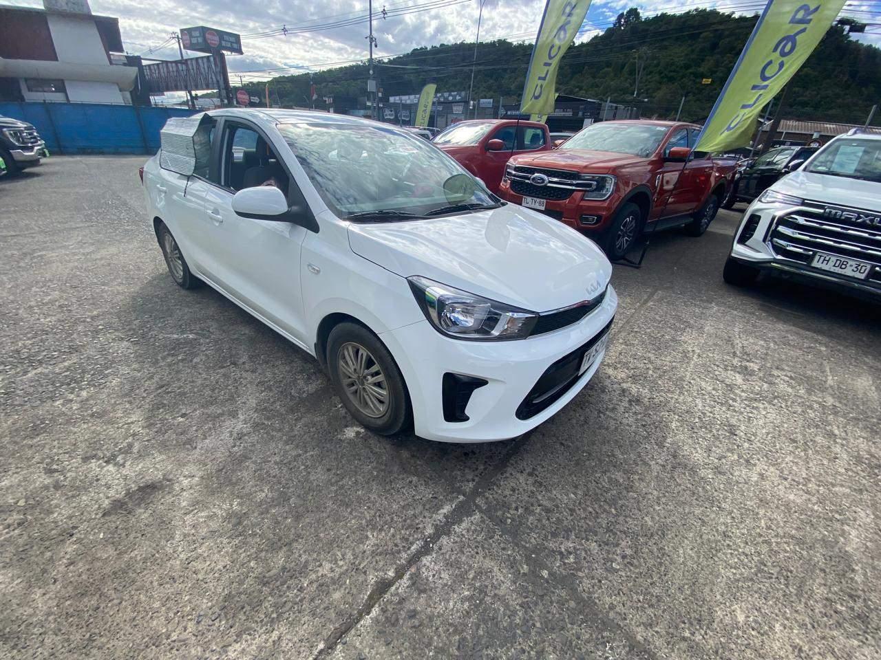 Automovil Kia Soluto