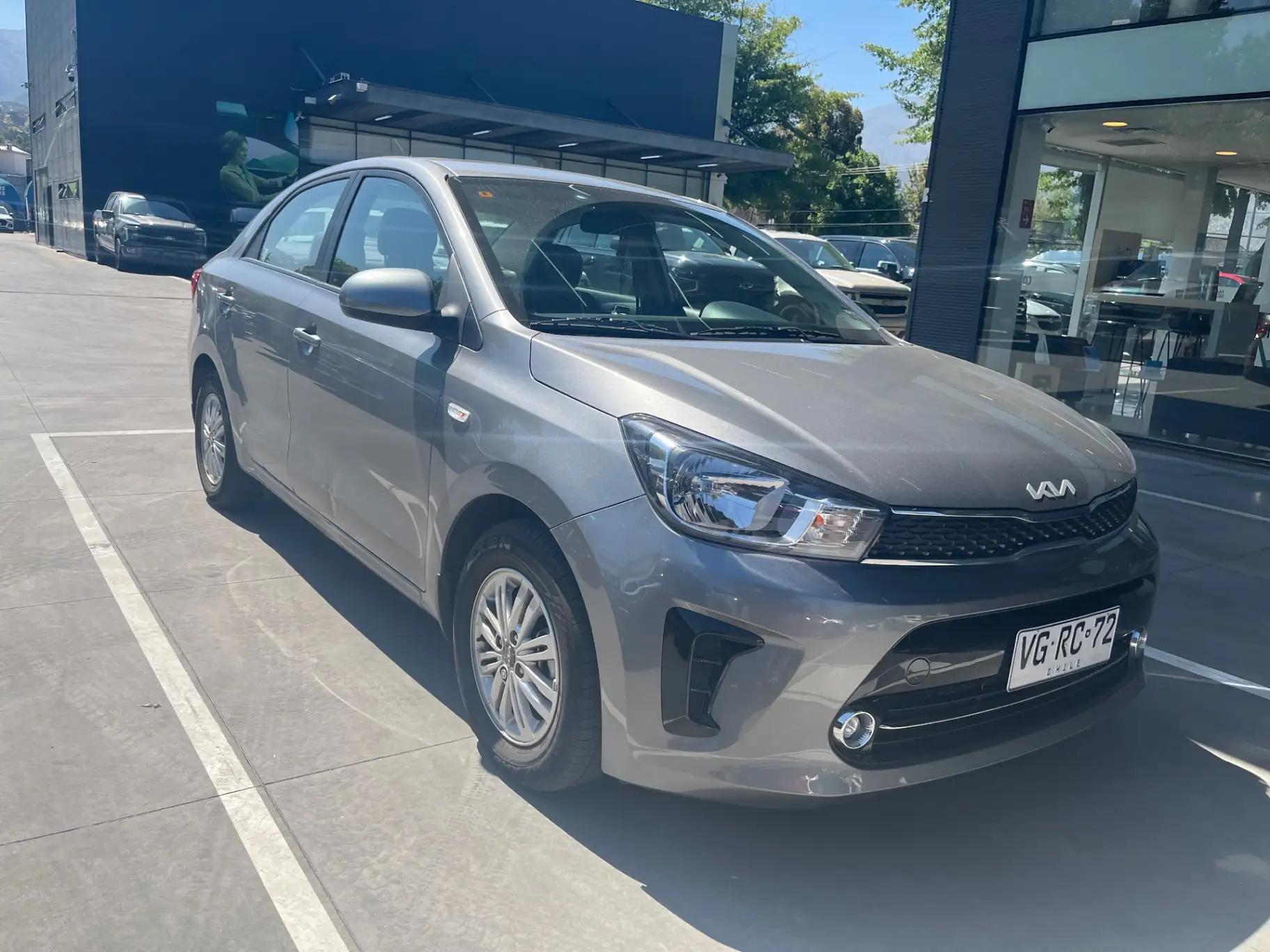 Automovil Kia Soluto