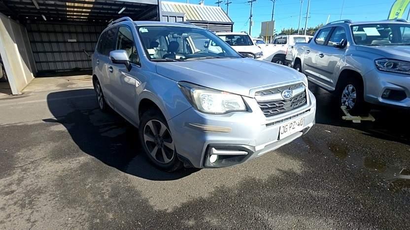 Station Wagon Subaru Forester