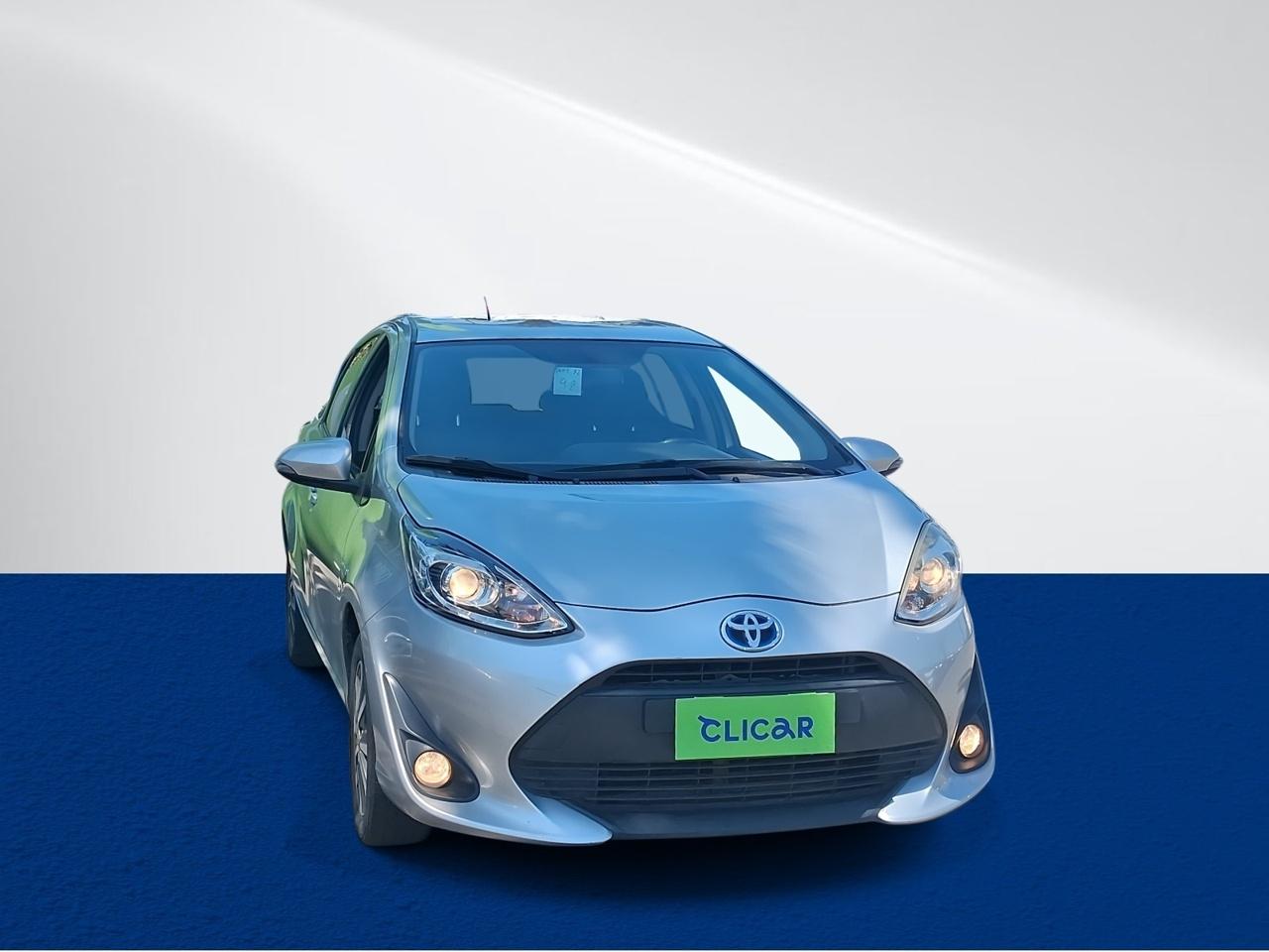 Automovil Toyota Prius C