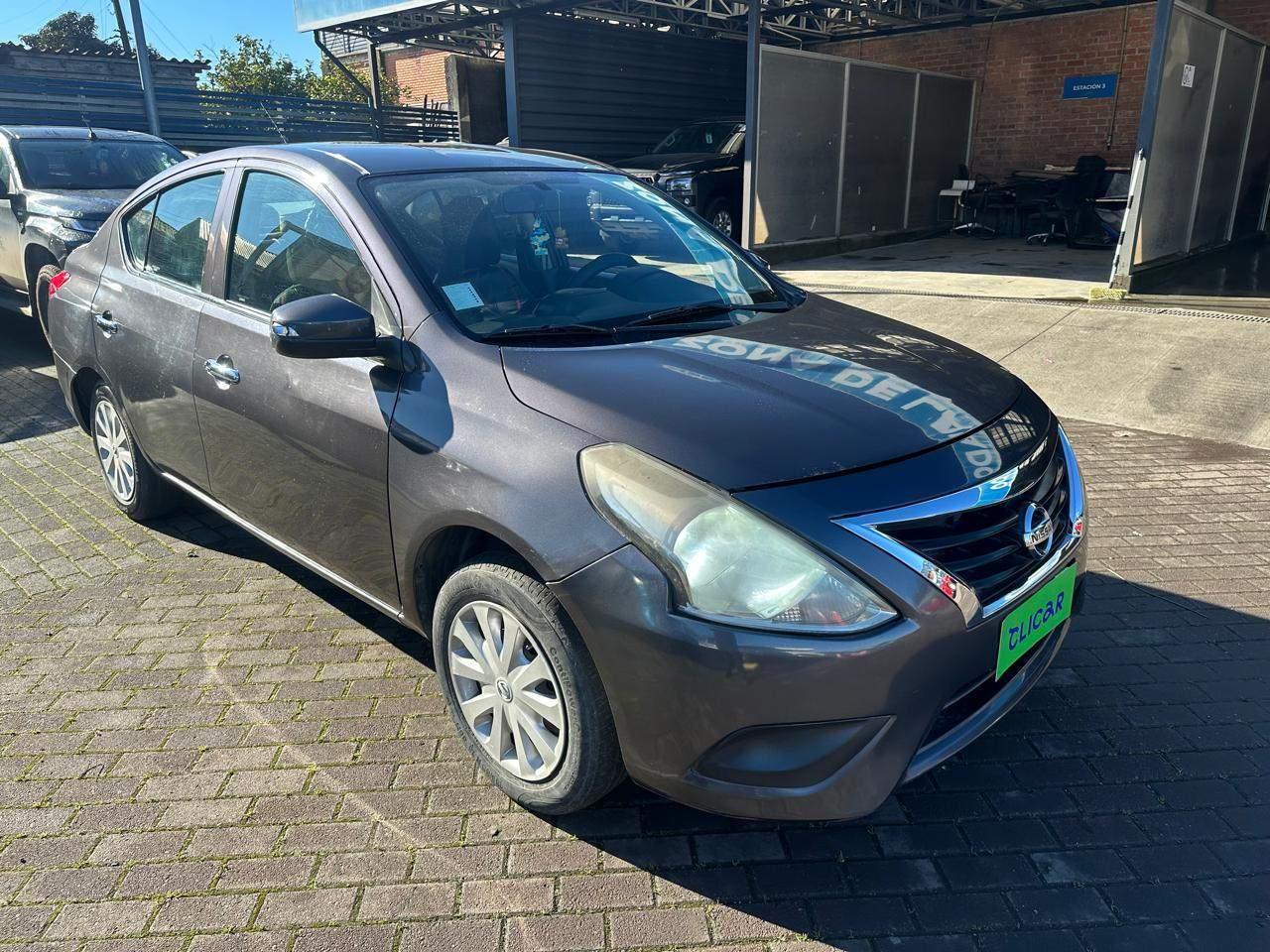 Automovil Nissan Versa