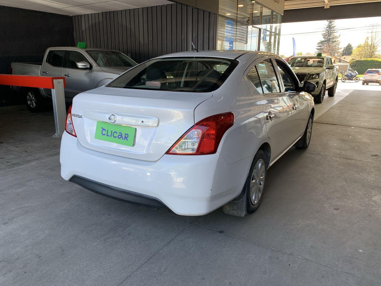 Automovil Nissan Versa