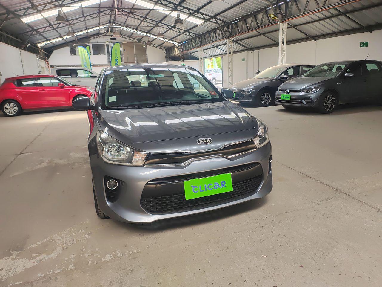 Automovil Kia Rio 5