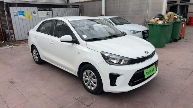 Automovil Kia Soluto