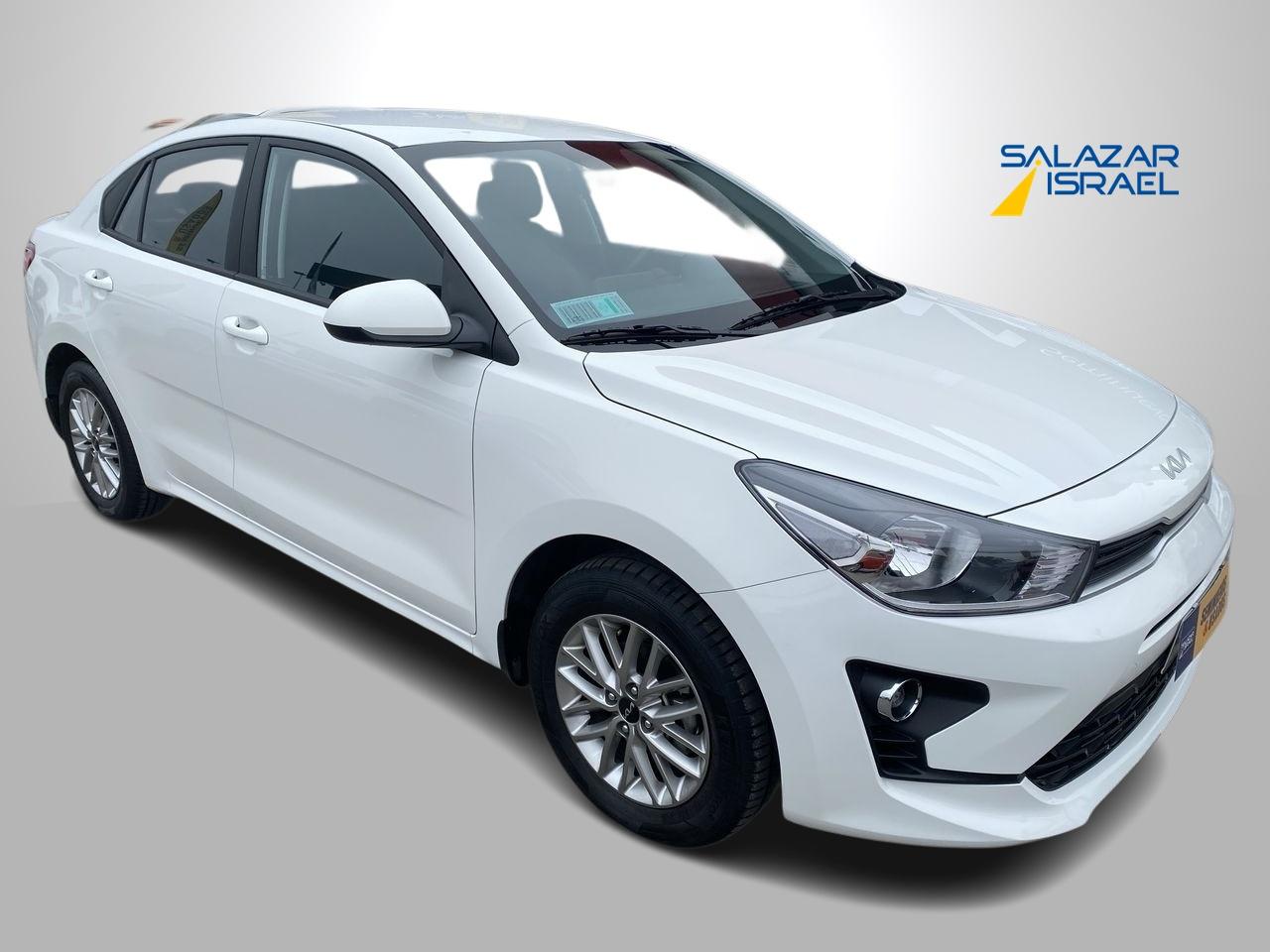 Automovil Kia Rio 4
