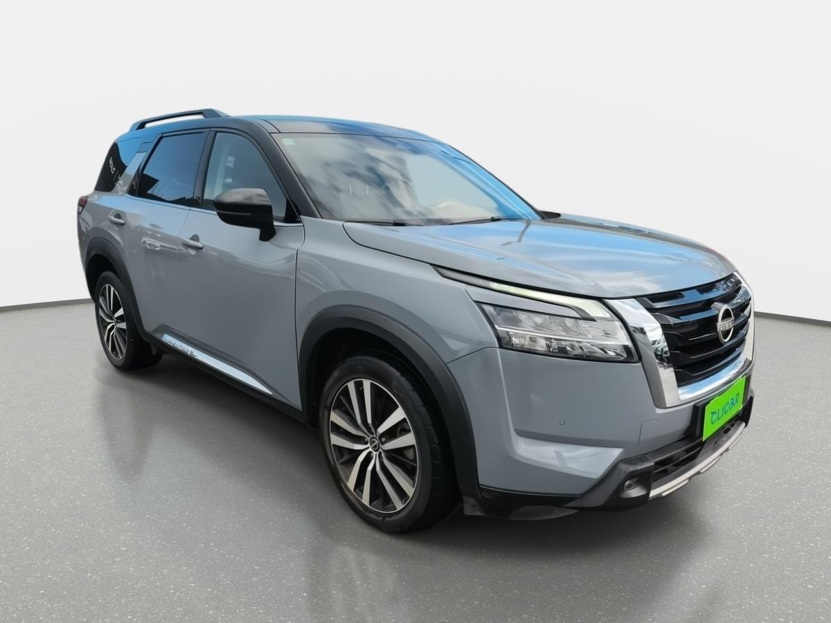 Station Wagon Nissan Pathfinder